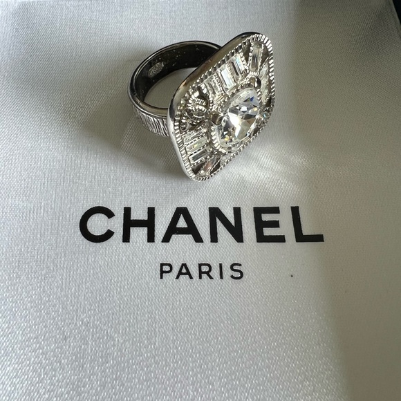 ❤️Gorgeous CHANEL authentic crystal ring! - Picture 2 of 10